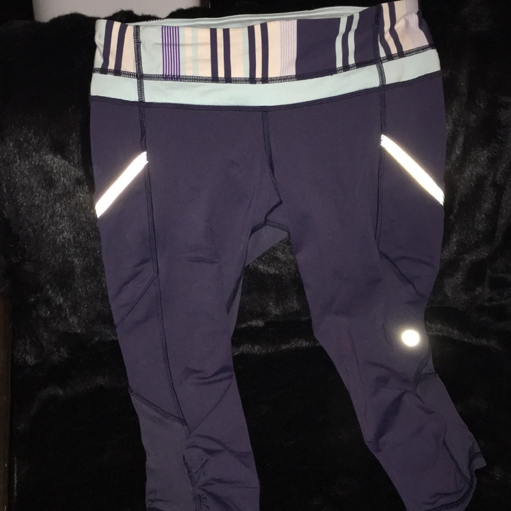 Lululemon navy leggings with pockets